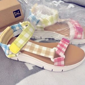 NIB Dirty Laundry Gingham QWEST 7 Sport Sandals